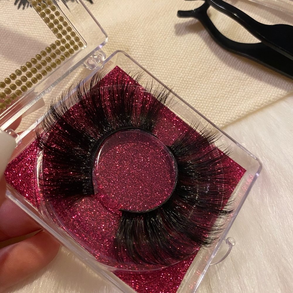 Lashes - Picture 9 of 13